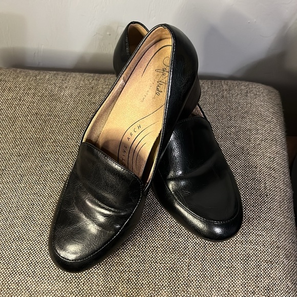 Life Stride soft system black loafers, size 9W. - Picture 11 of 11